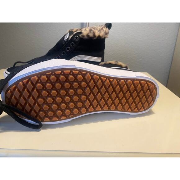 VANS - Picture 2 of 3